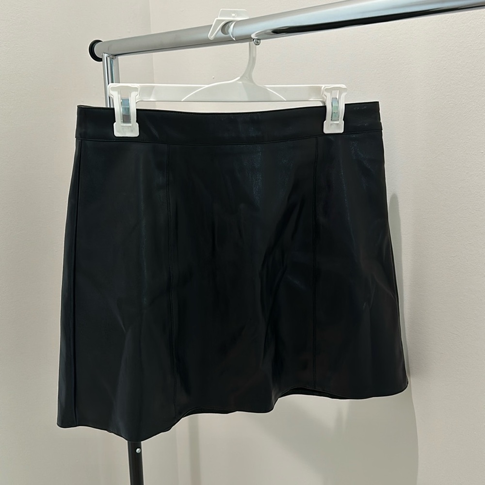 Black Leather Vestique skirt, New with tags, Size Large